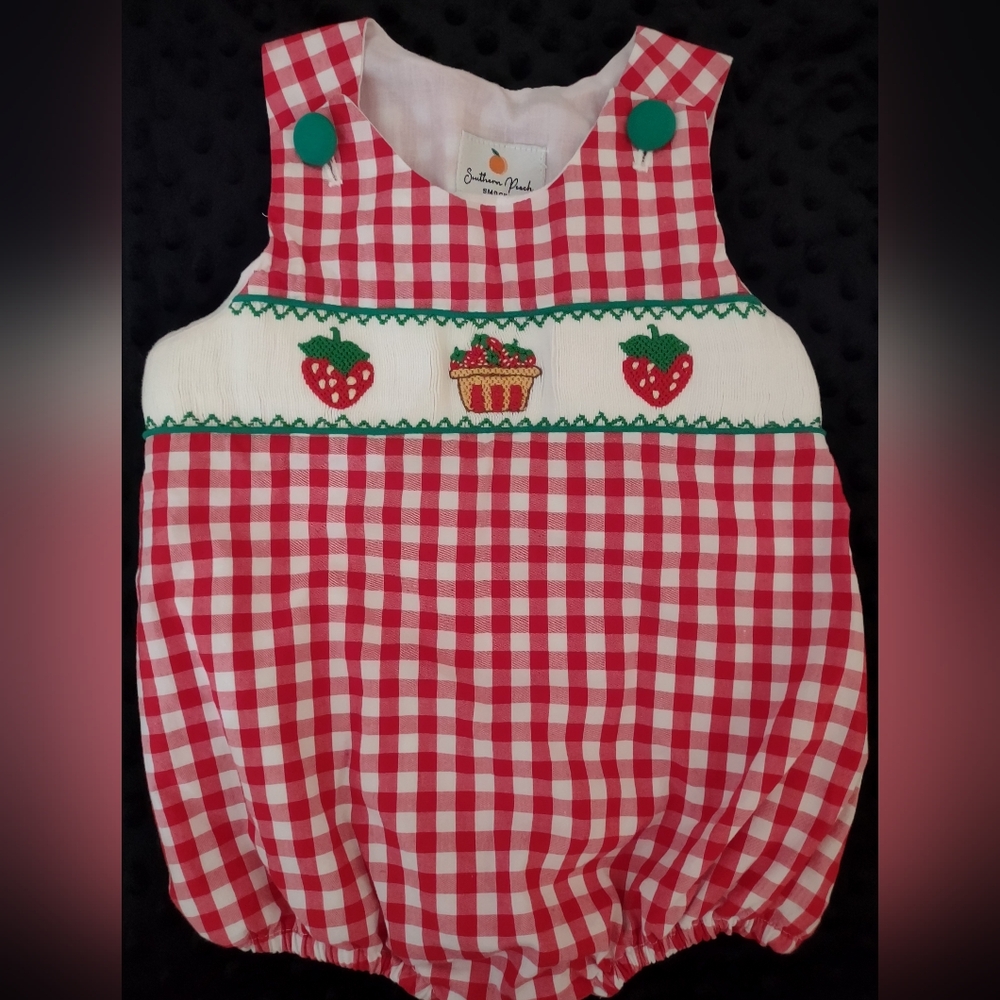 EUC Southern Peach Smocks Strawberry Bubble Romper 12m
